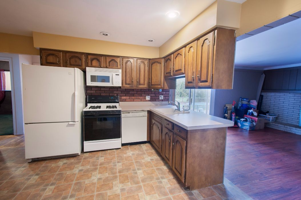 39647 John Dr, Canton Twp, MI 48187